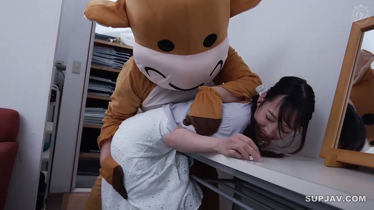 Maskot ve Japon Spiker Kız Konulu Erotik Film
